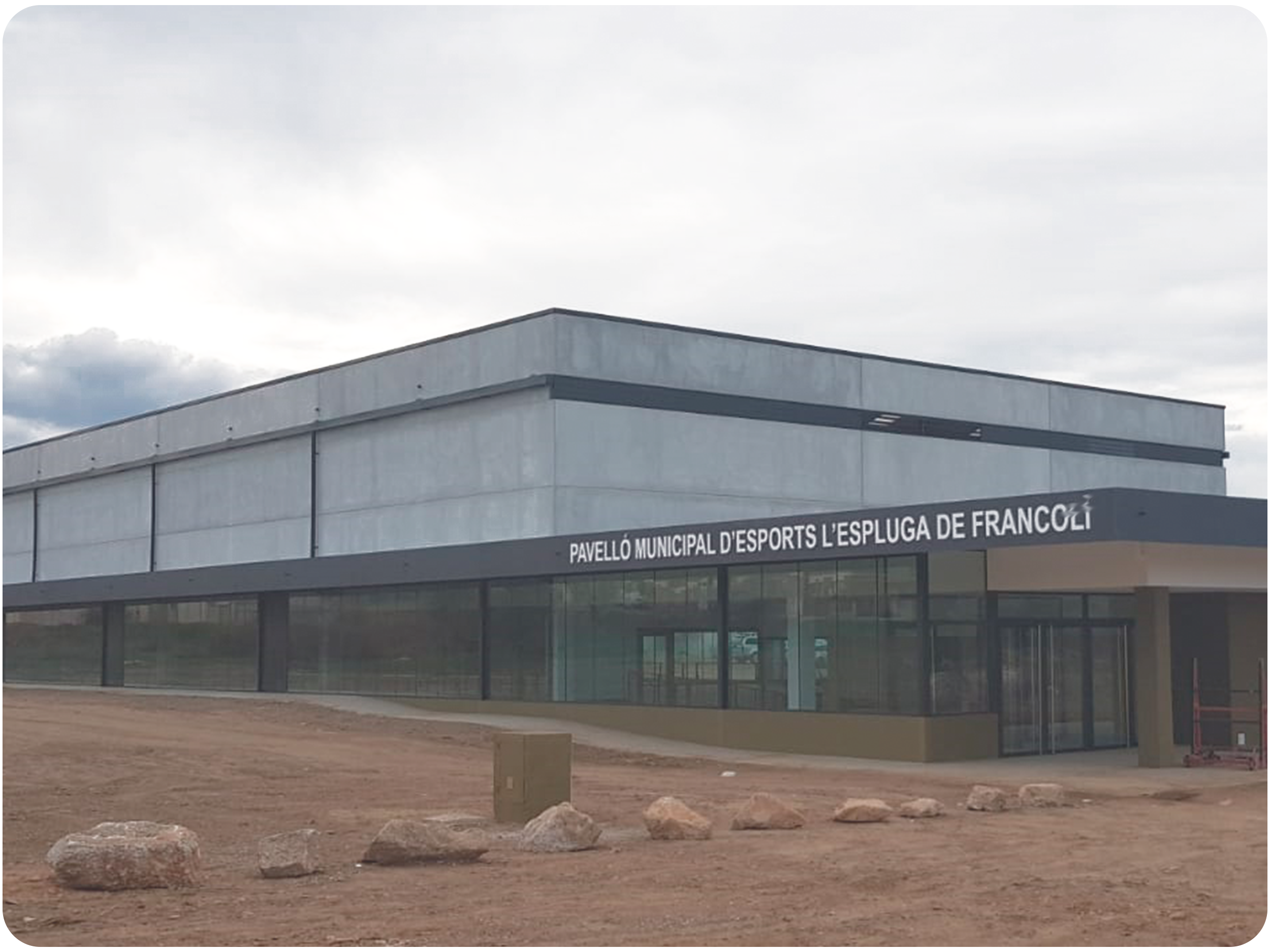 grandes instalaciones Aluminios y ventanas La casa del vidre Montblanc